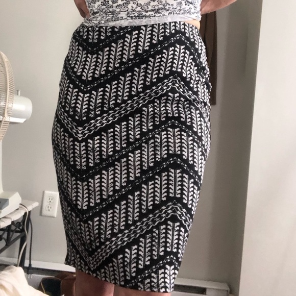 Geometric Pencil Skirt Size M Made in USA - Picture 8 of 8